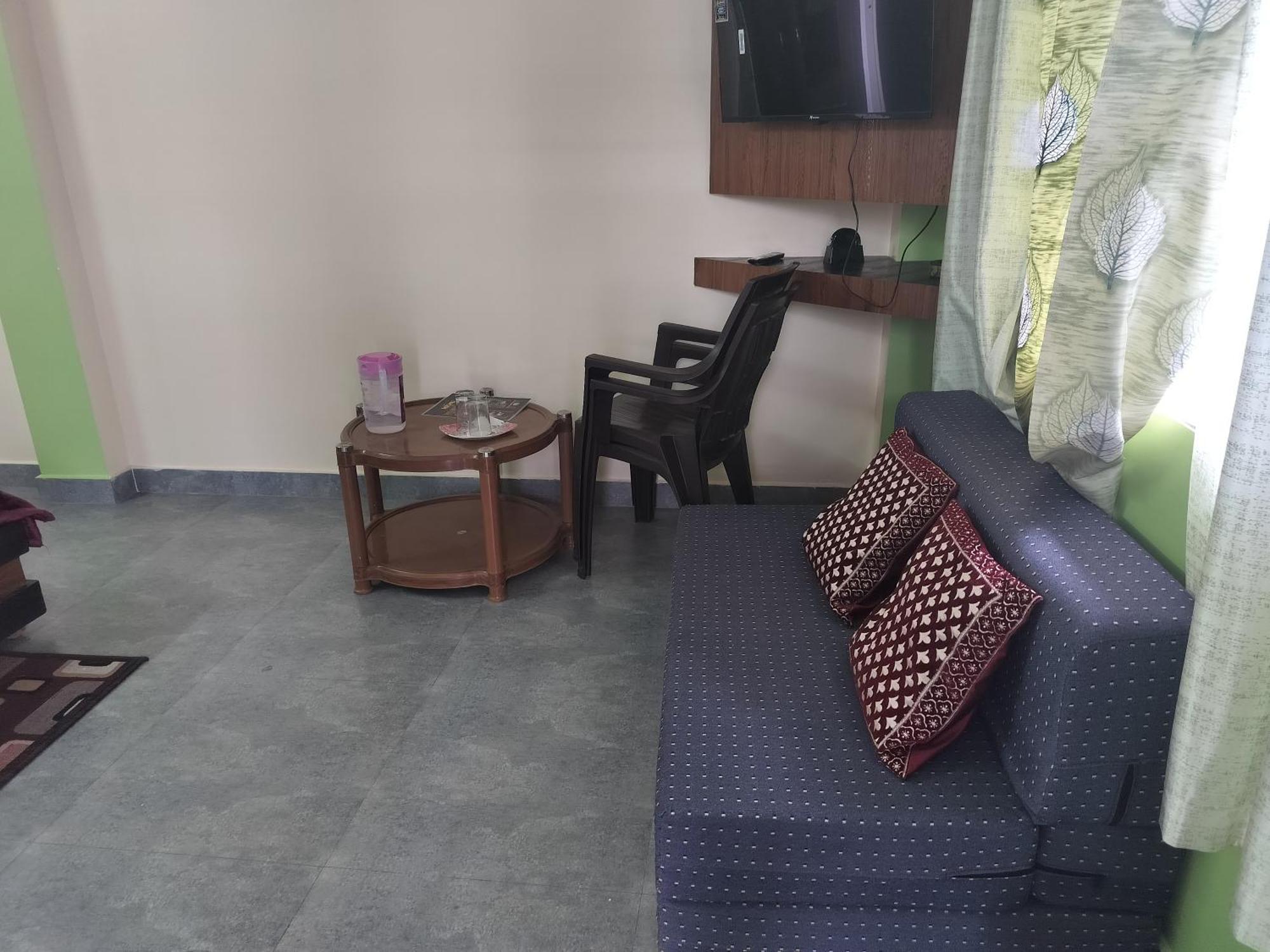 Tree Valley Homestay Chail ภายนอก รูปภาพ