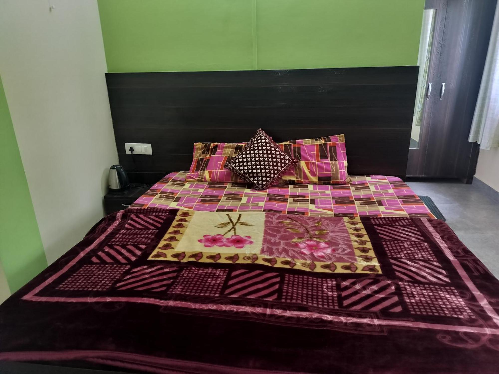 Tree Valley Homestay Chail ภายนอก รูปภาพ