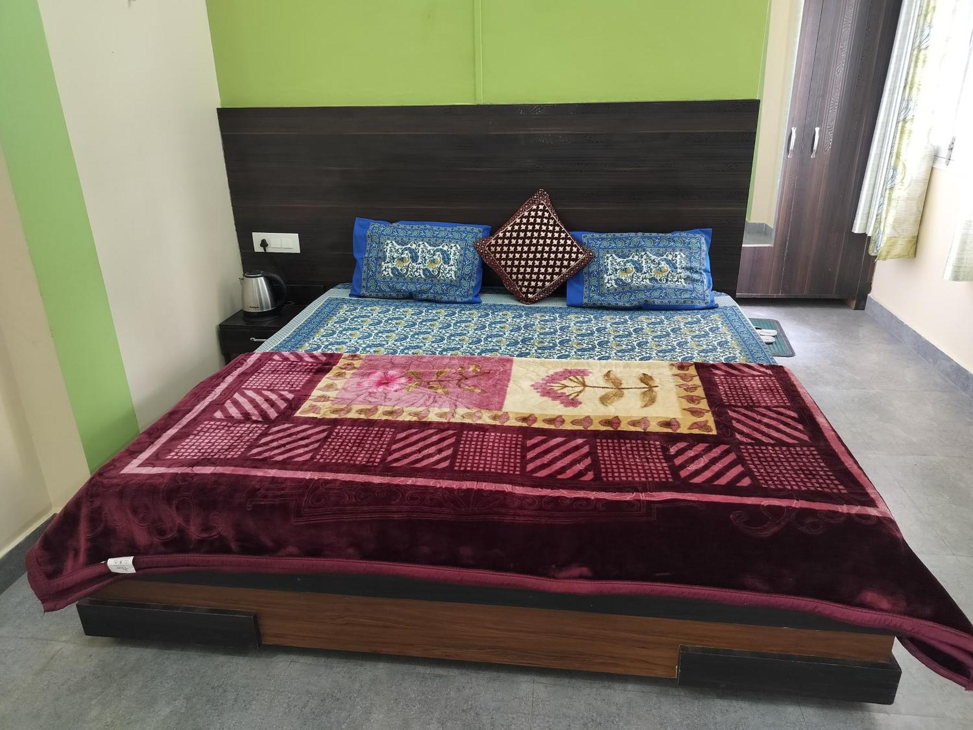 Tree Valley Homestay Chail ภายนอก รูปภาพ